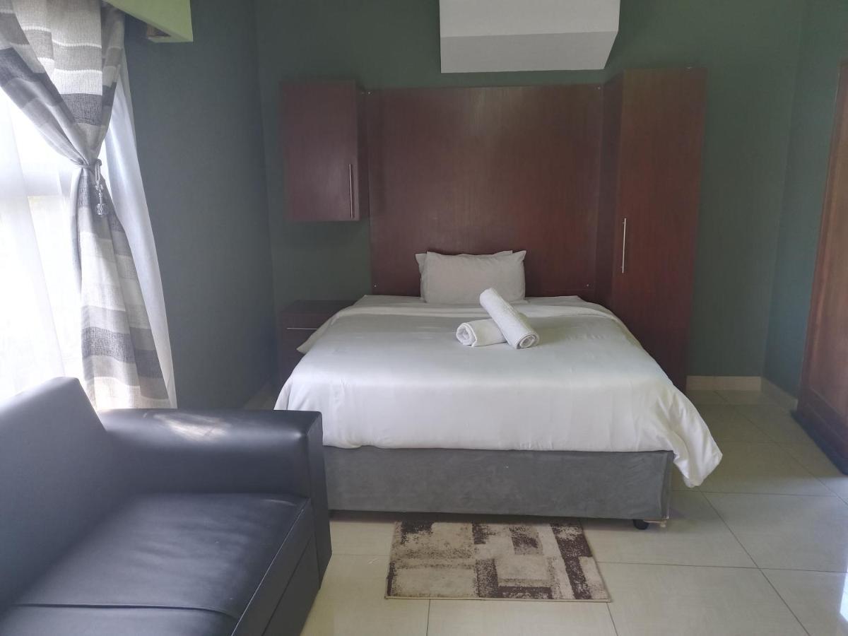 Wise Bird Guest House Roodepoort Exterior photo